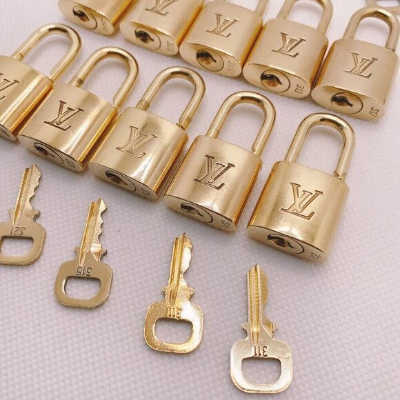 Authentic Louis Vuitton Shiny Gold 1 Lock and 1 Key Excellent Condition 121425 - Picture 7 of 9